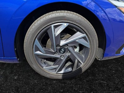 2025 Hyundai ELANTRA Limited