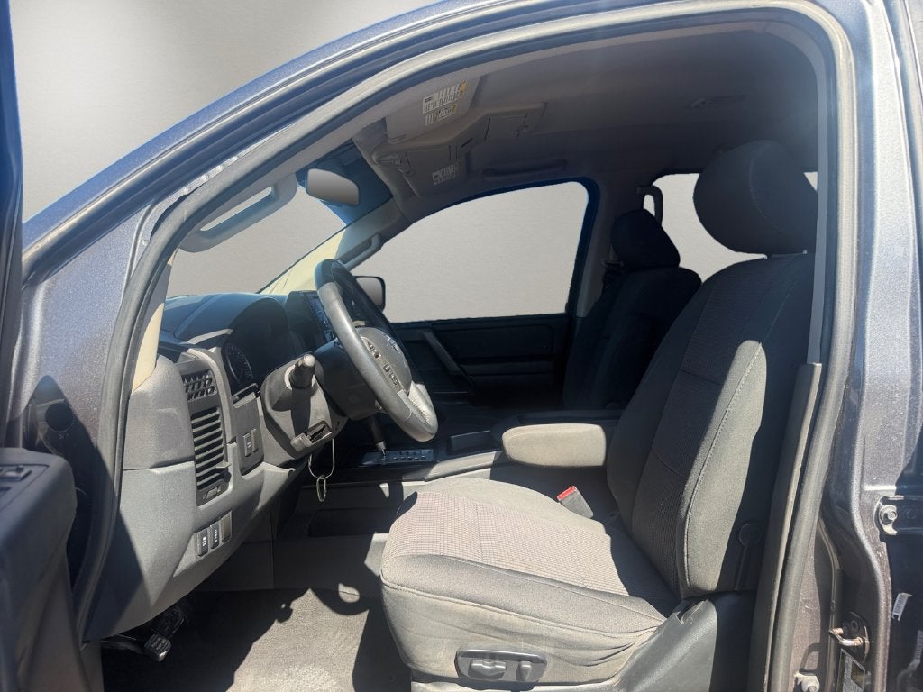 2014 Nissan Titan SV