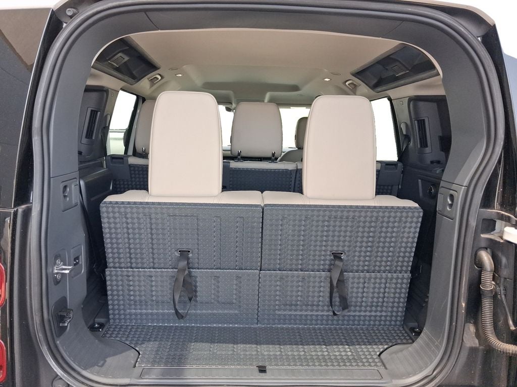 2020 Land Rover Defender 110 SE