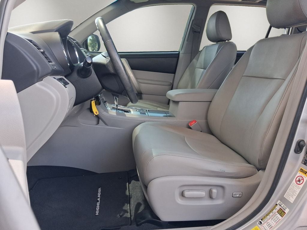 2013 Toyota Highlander SE