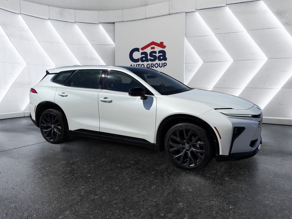 2025 Toyota Crown Signia XLE