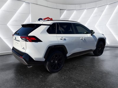 2022 Toyota RAV4 Hybrid SE