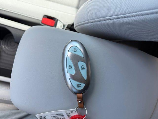 2025 Hyundai KONA ELECTRIC SEL