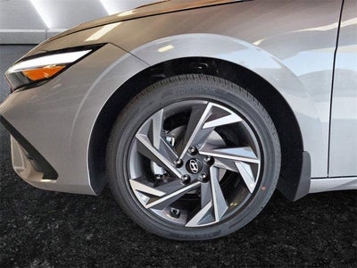 2025 Hyundai ELANTRA Limited