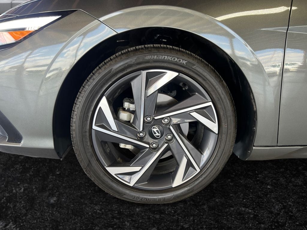 2025 Hyundai ELANTRA Limited