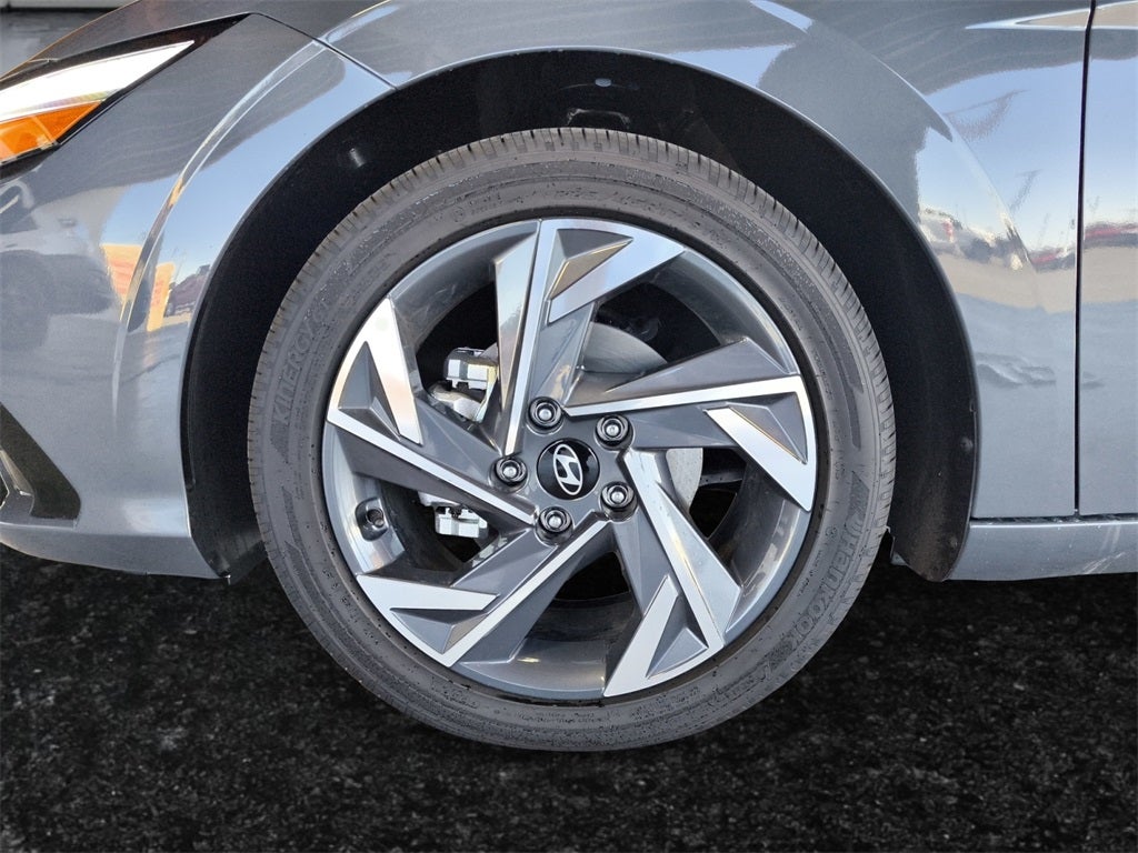 2025 Hyundai ELANTRA Limited