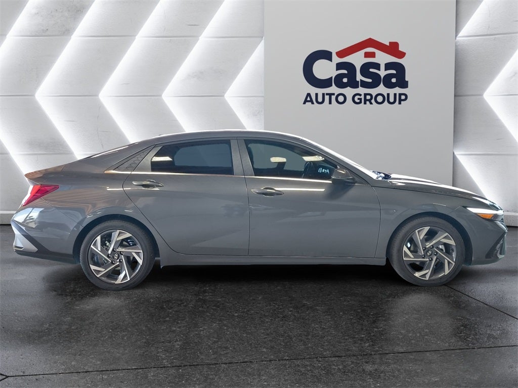 2025 Hyundai ELANTRA Limited