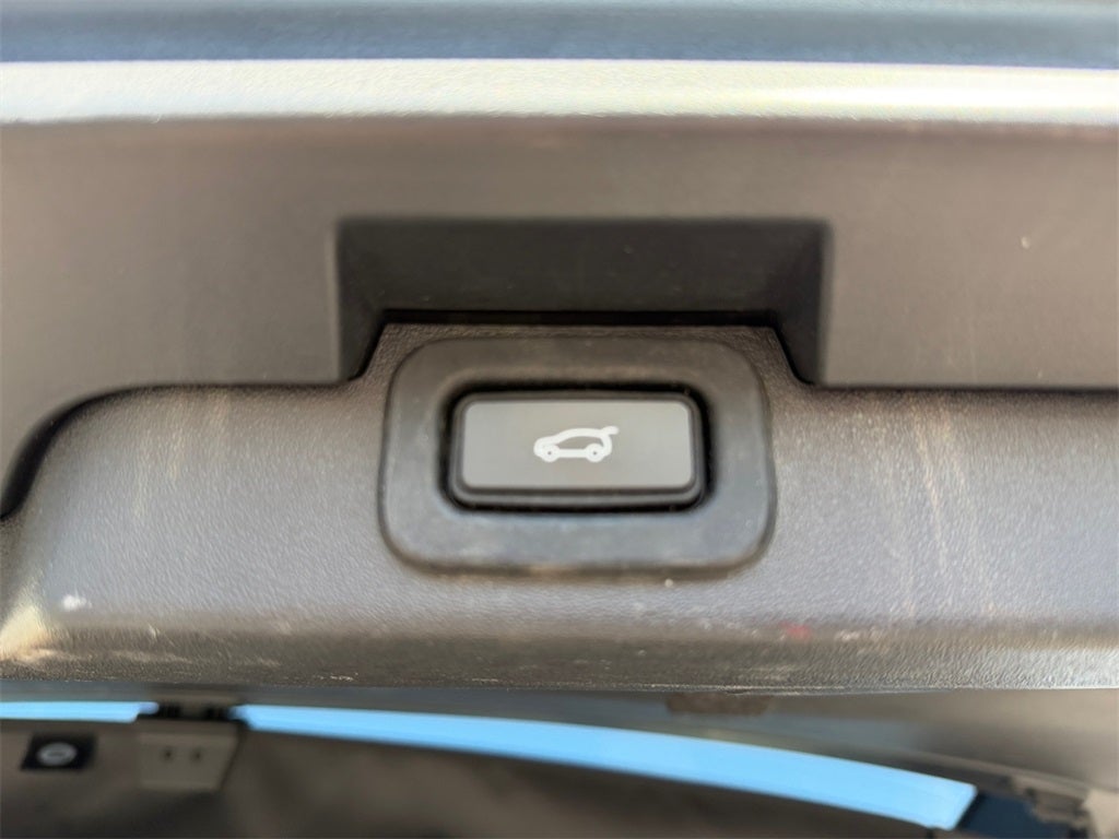 2023 Land Rover Discovery S